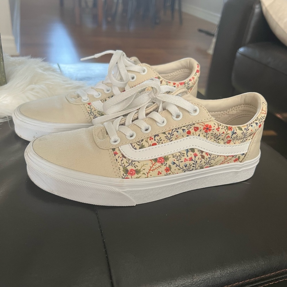 Women’s Size 7 Patterned Vans